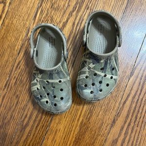 Toddler camo crocs